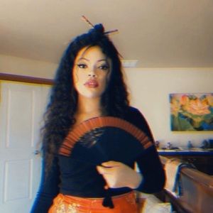 Meet your Posher, Maya